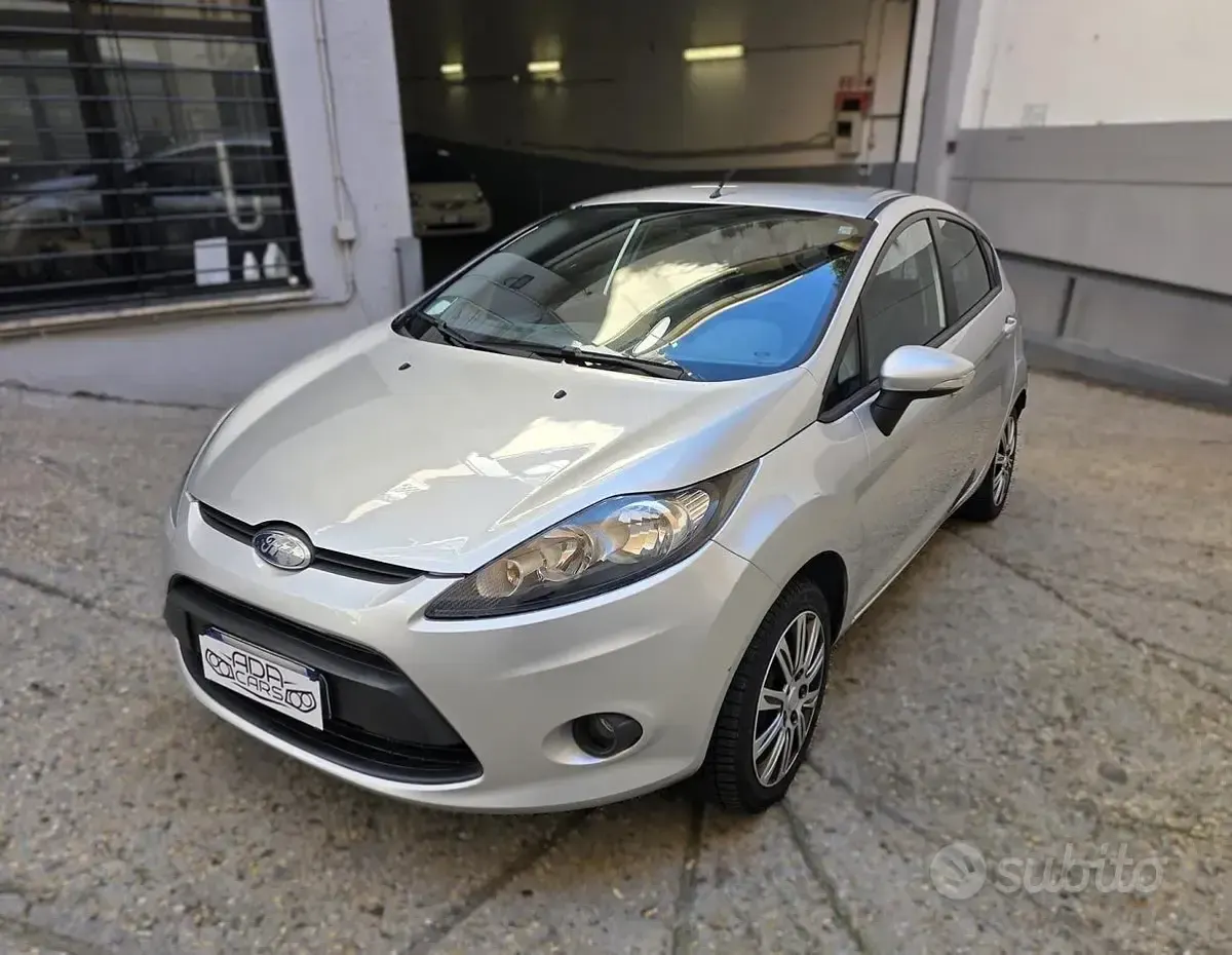 Second-hand Ford Fiesta 96 CP (70 kW) 2010 Gri Hatchback
