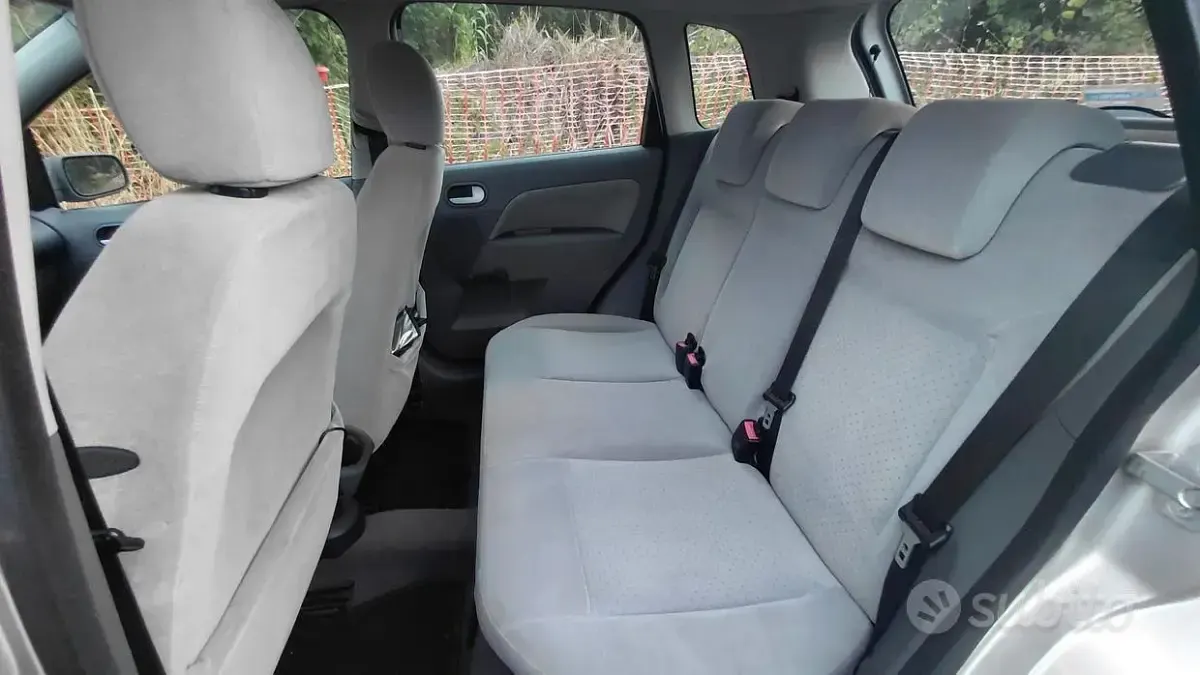 Usata Ford Fiesta Ghia 80 CV (58 kW) 2002 Grigio Utilitaria