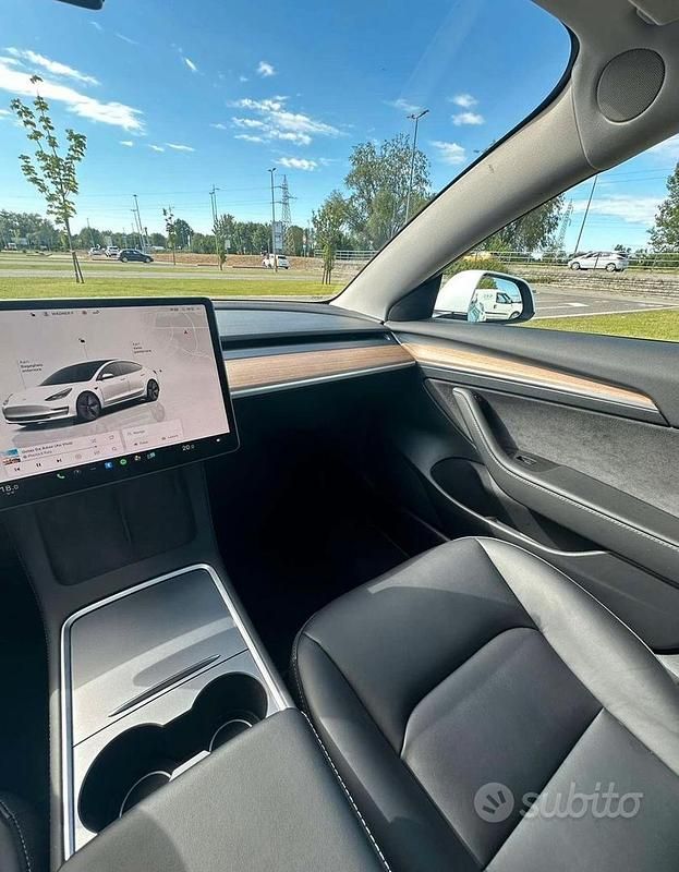 Usata Tesla Model 3 RWD 235 kW (320 CV) 2023 Bianco Berlina