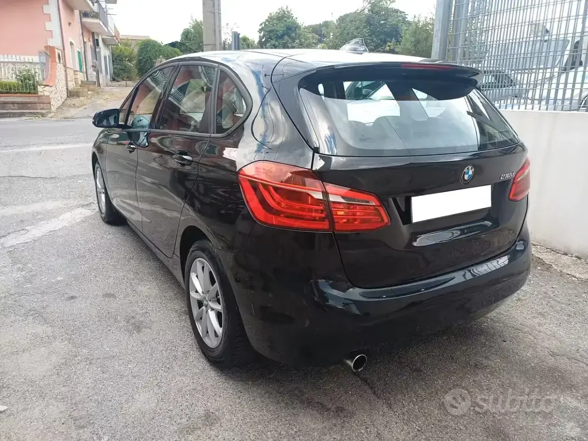 Usata BMW 218 Luxury Line 150 CV (110 kW) 2016 Nero Station wagon