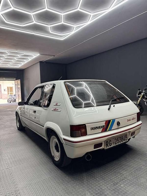 Usata Peugeot 205 101 CV (74 kW) 1988 Other Berlina