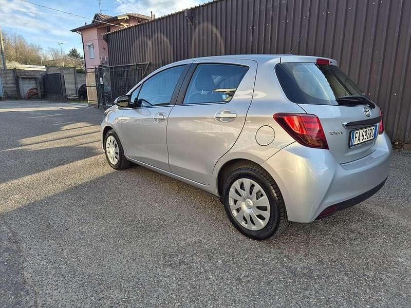 Usata Toyota Yaris Cool 69 CV (50 kW) 2015 Utilitaria