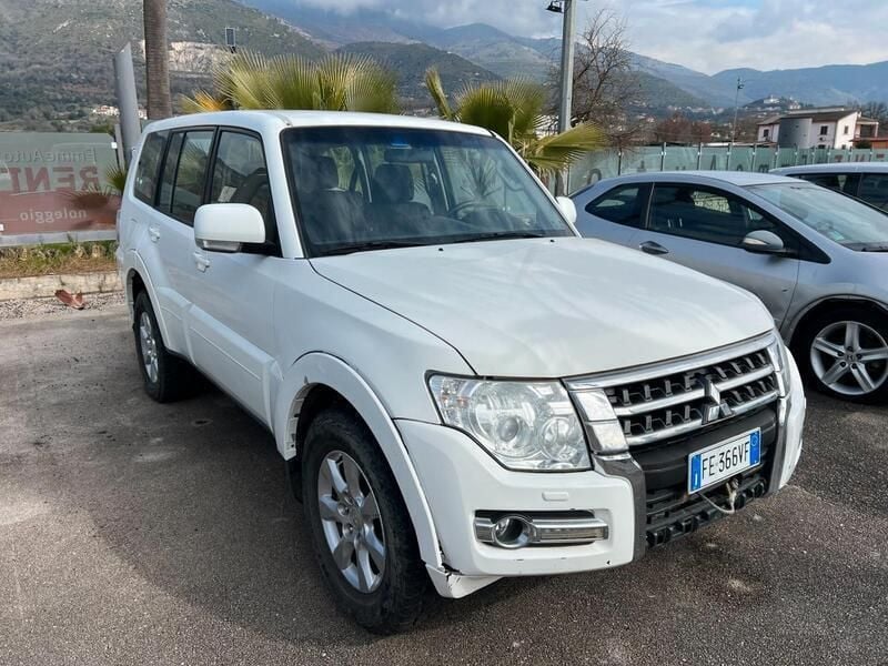 Bianco Usata 2016 Mitsubishi Pajero Intense SUV | 15.000 € (Super prezzo) - Immagine 1/4