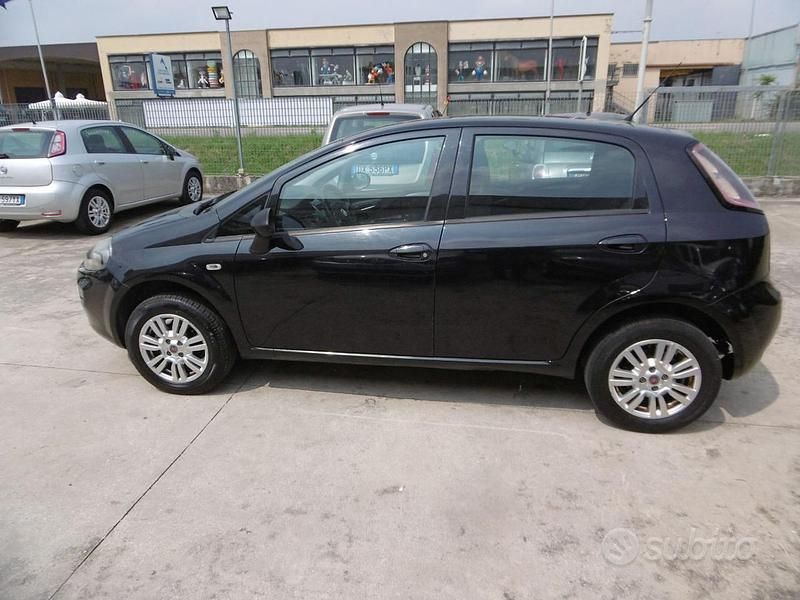 Usata Fiat Punto Lounge 78 CV (57 kW) 2014 Nero Utilitaria