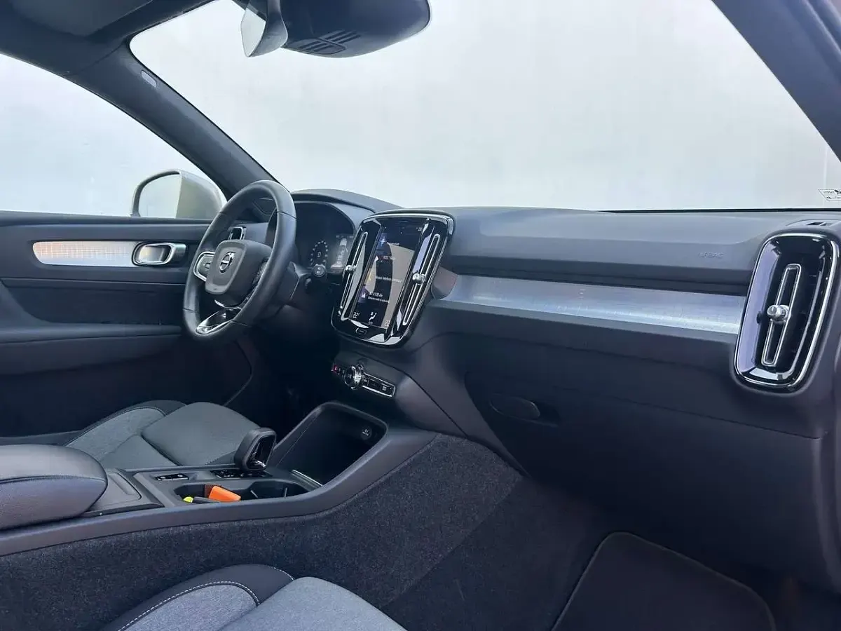 Usata Volvo XC40 Core 129 CV (94 kW) 2022 Bright dusk SUV