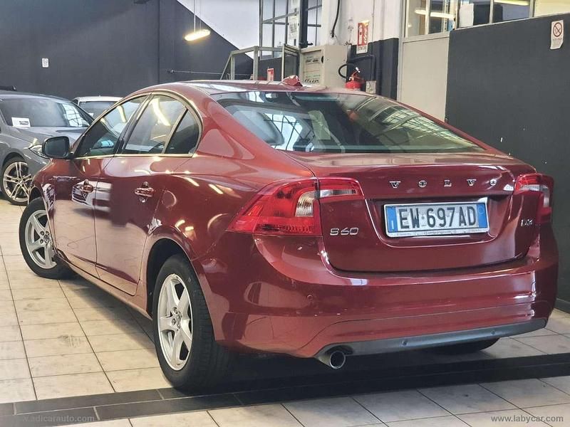 Usata Volvo S60 Kinetic 136 CV (100 kW) 2014 Rosso Berlina