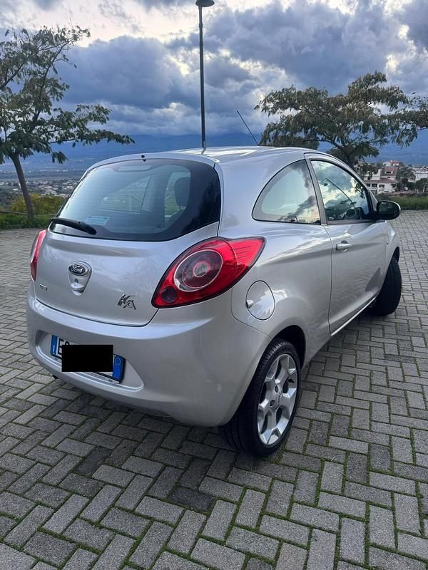 Usata Ford Ka Titanium 75 CV (55 kW) 2010 Grigio Berlina