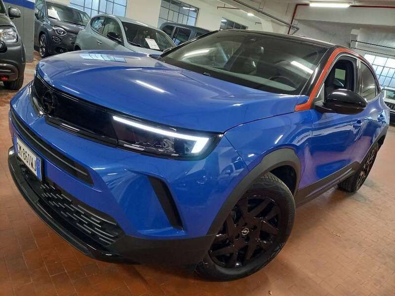 Blu cobalto met. + tetto nero Usata 2023 Opel Mokka GS Line SUV | 21.900 € (Molto cara) - Immagine 1/4