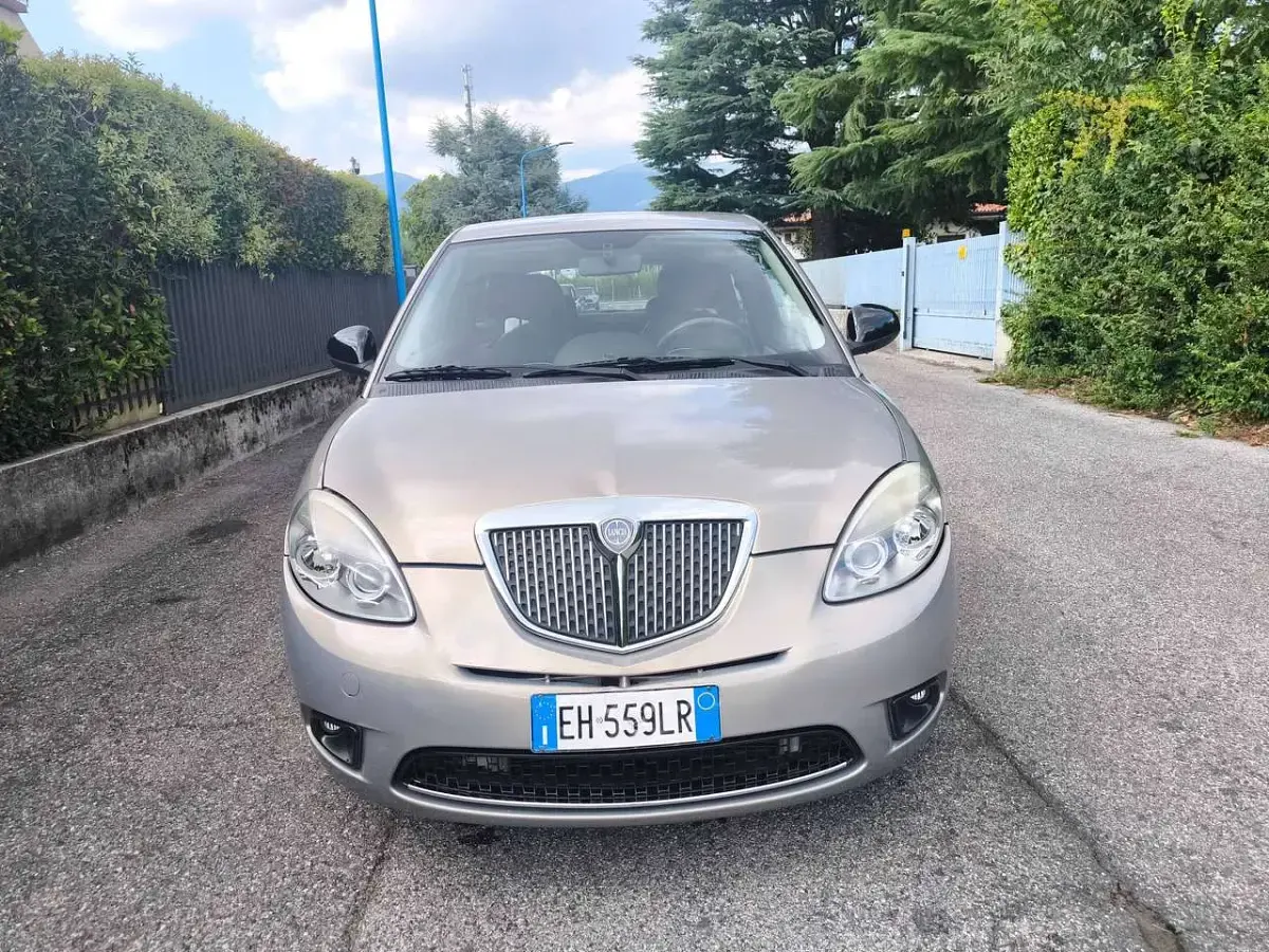 Usata Lancia Ypsilon 69 CV (50 kW) 2011 Beige Utilitaria