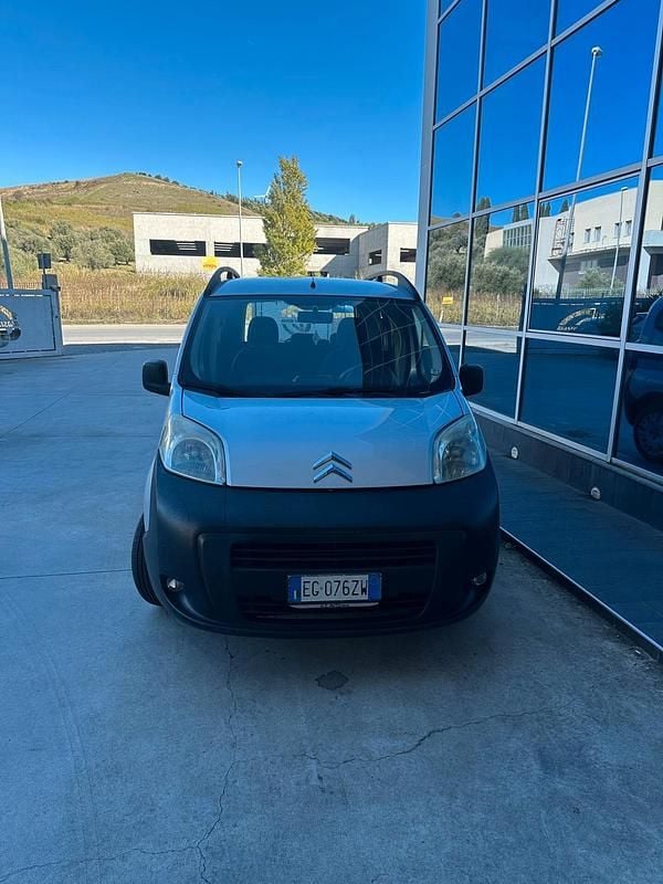 Grigio Usata 2011 Citroën Nemo XTR Monovolume | 5000 € (Buon prezzo) - Immagine 1/4