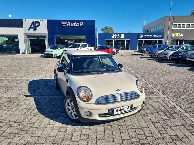 Begagnad Mini ONE 95 HK (69 kW) 2007 Vit Halvkombi