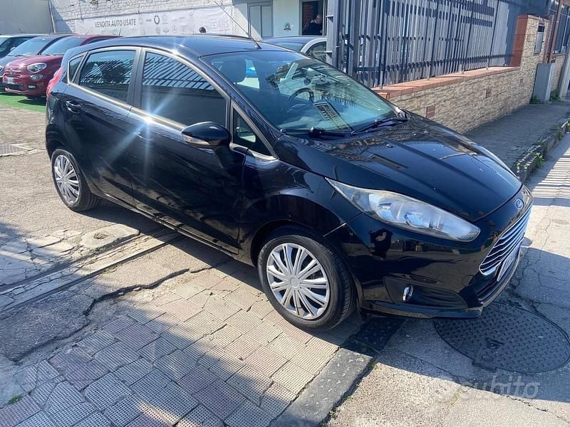 Usata Ford Fiesta 60 CV (44 kW) 2013 Nero Utilitaria