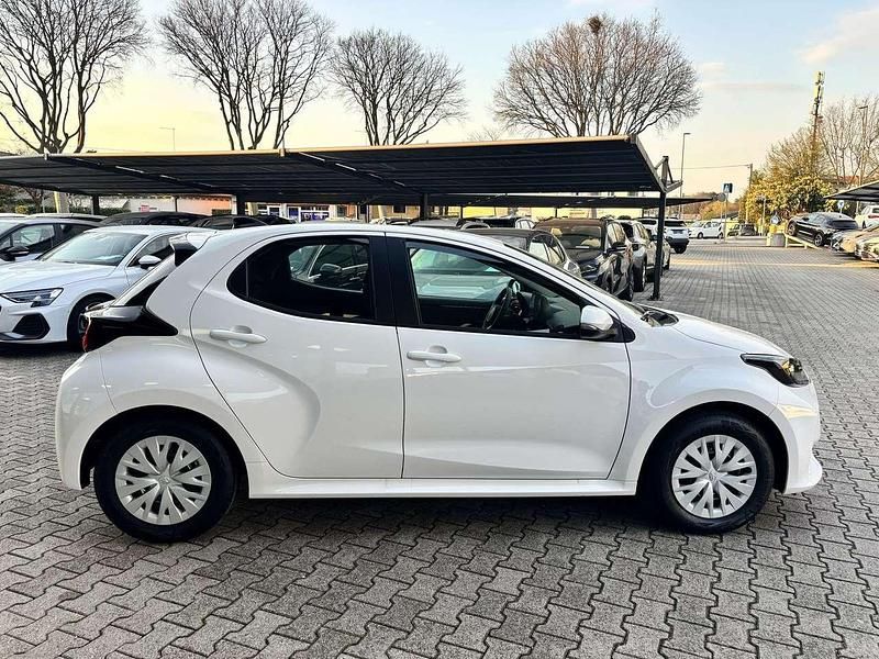 Nuova Toyota Yaris Hybrid Business Edition 116 CV (85 kW) 2026 Bianco Utilitaria