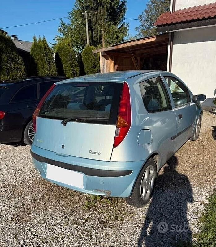 Usata Fiat Punto 60 CV (44 kW) 2002 Blu Utilitaria