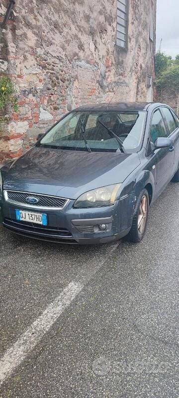 Usata Ford Focus 109 CV (80 kW) 2008 Grigio Utilitaria