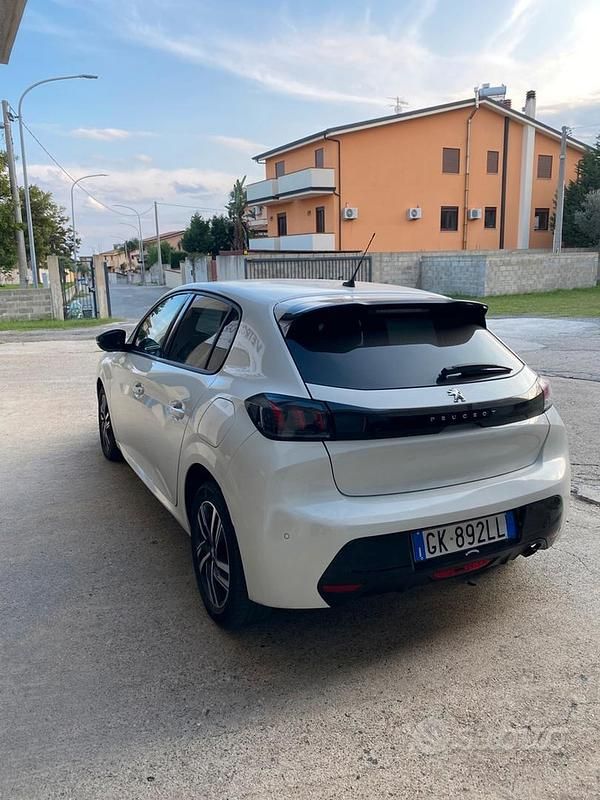 Usata Peugeot 208 101 CV (74 kW) 2022 Bianco Utilitaria