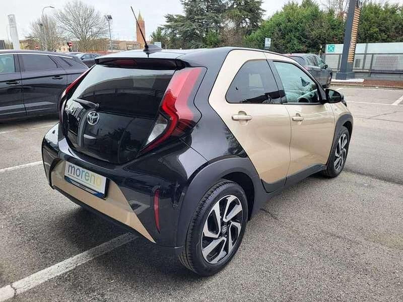 Usata Toyota Aygo X Trend 72 CV (52 kW) 2023 Beige SUV