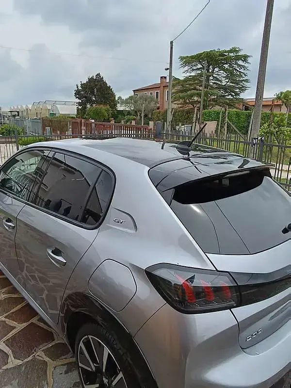 Usata Peugeot 208 GT 101 CV (74 kW) 2022 Utilitaria