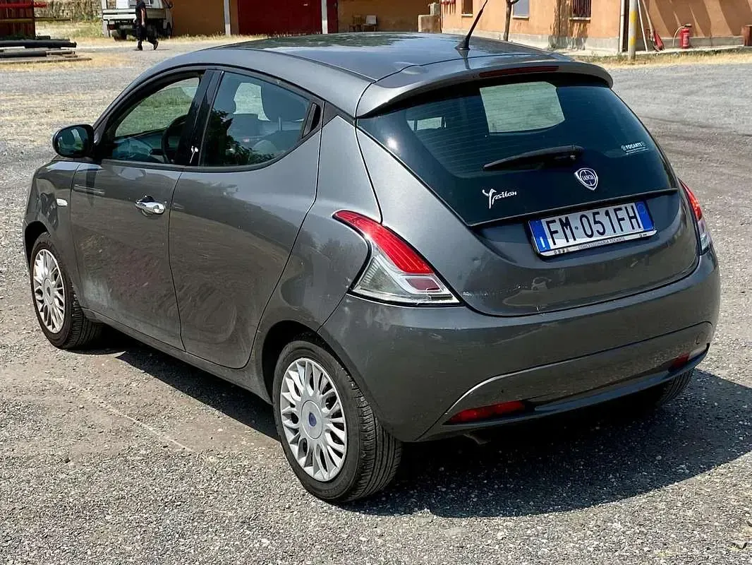 Usata Lancia Ypsilon Gold 69 CV (50 kW) 2017 Utilitaria