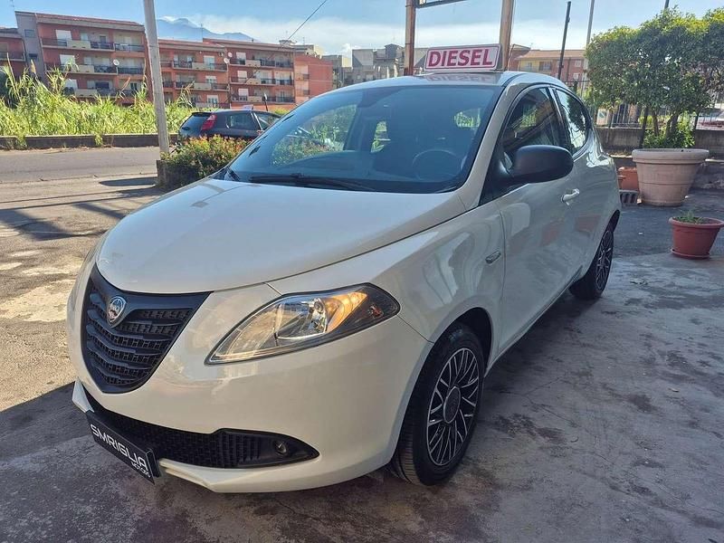 Usata Lancia Ypsilon S 95 CV (69 kW) 2013 Bianco Utilitaria
