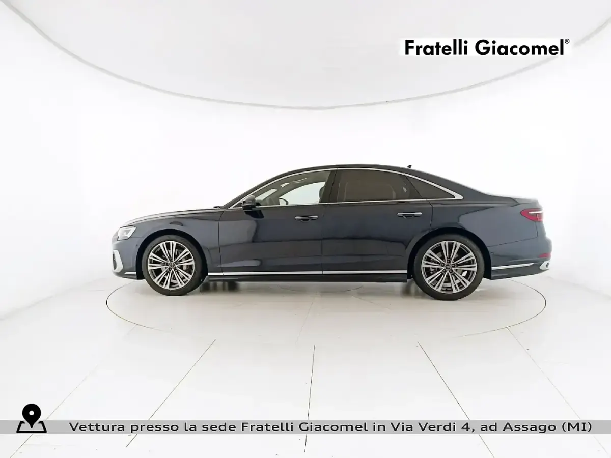 Nuova Audi A8 Ambiente 286 CV (210 kW) 2025 Blu firmamento metallizzato Berlina