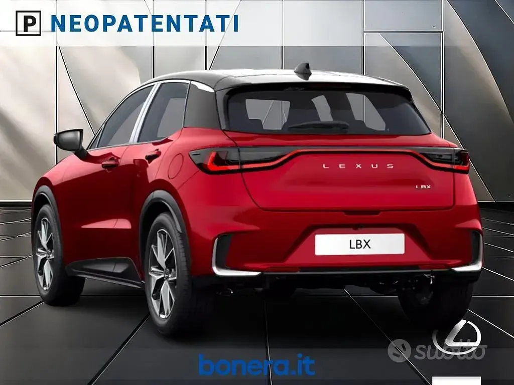 Nuova Lexus LBX 136 CV (100 kW) 2026 Rosso SUV