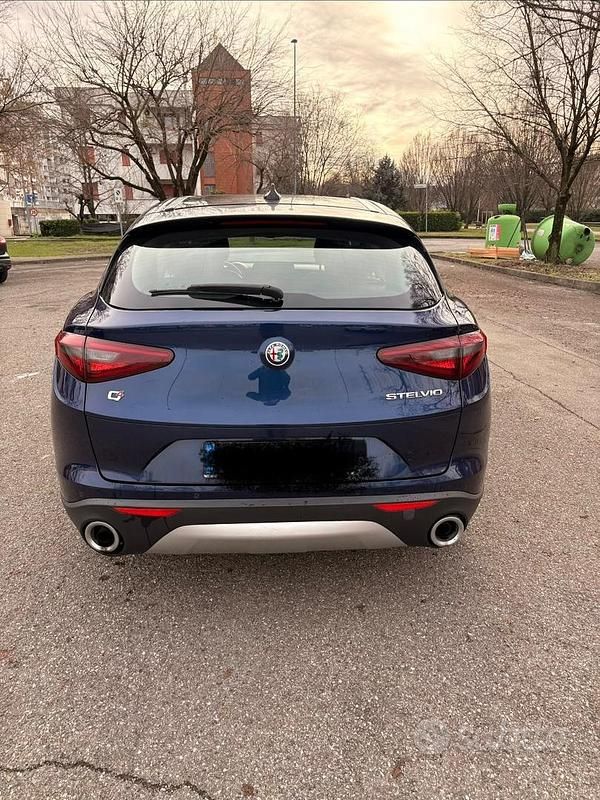 Usata Alfa Romeo Stelvio Executive 210 CV (154 kW) 2017 Blu SUV
