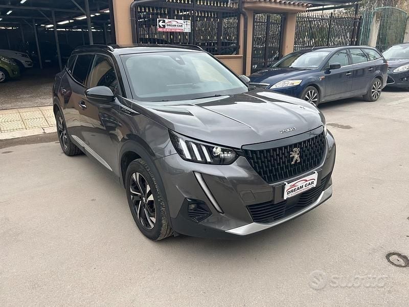 Usata Peugeot 2008 GT-line 130 CV (95 kW) 2020 Grigio SUV