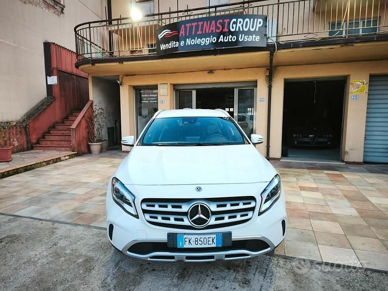 Bianco Usata 2017 Mercedes GLA200 SUV | 13.900 € (Buon prezzo) - Immagine 1/4