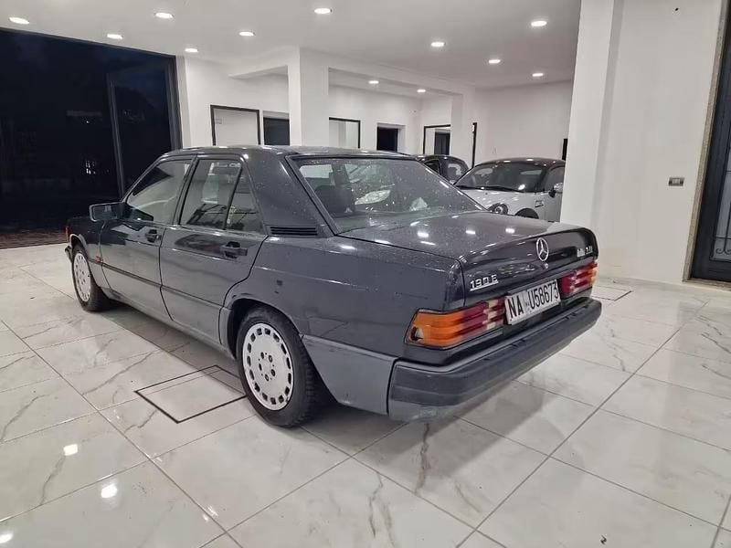 Usata Mercedes 190 104 CV (76 kW) 1990 Nero Berlina