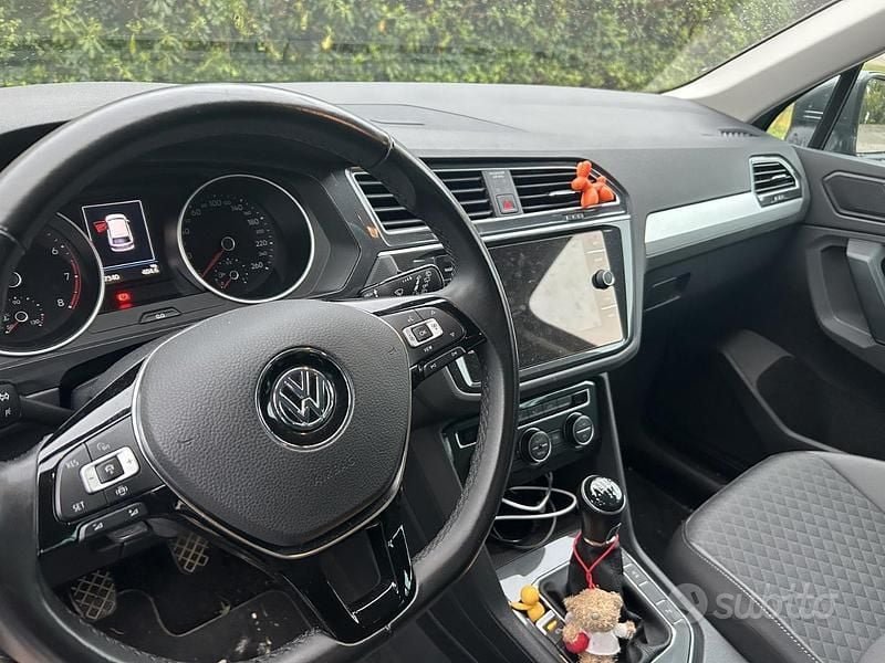 Usata VW Tiguan R-line 131 CV (96 kW) 2019 Grigio SUV