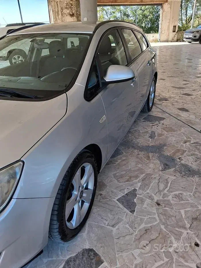 Usata Opel Astra 60 CV (44 kW) 2011 Station wagon