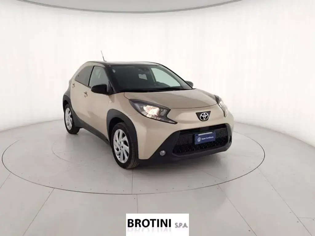 Usata Toyota Aygo X Trend 72 CV (52 kW) 2022 Bronzo SUV