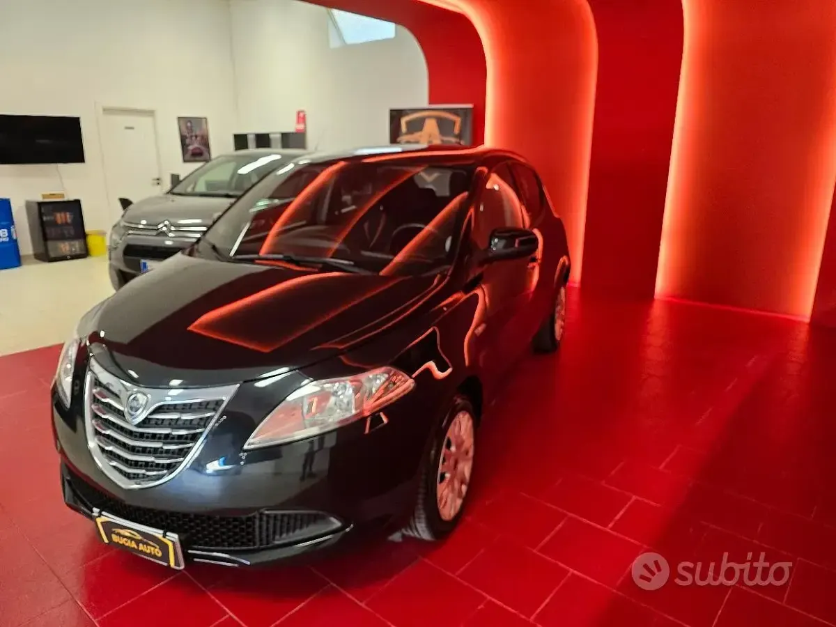 Usata Lancia Ypsilon Silver 69 CV (50 kW) 2012 Nero Utilitaria