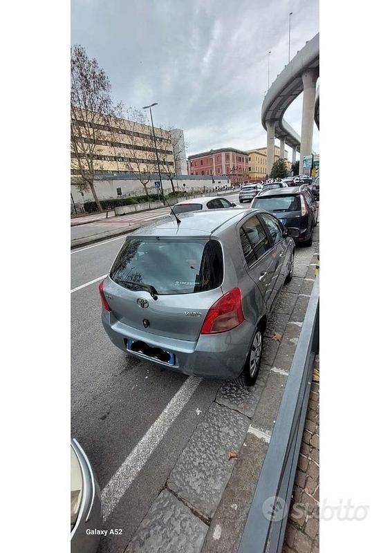 Usata Toyota Yaris 75 CV (55 kW) 2007 Grigio Berlina