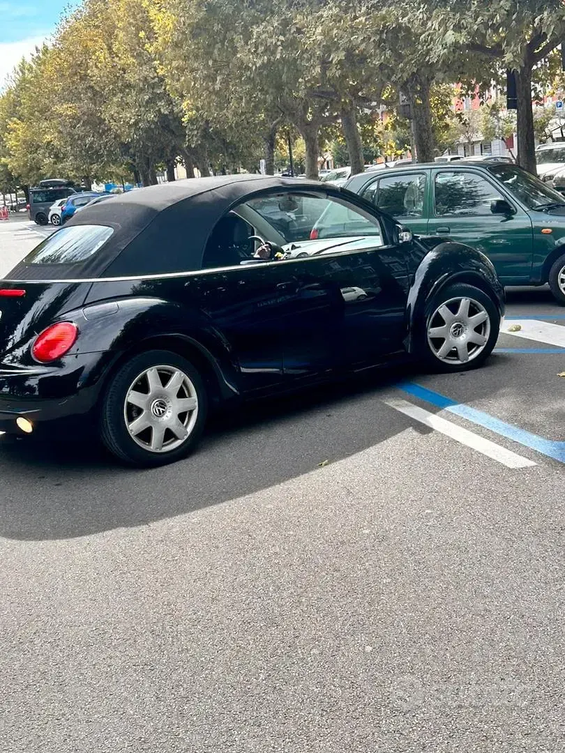 Usata VW New Beetle Cabriolet 115 CV (84 kW) 2004 Nero Cabrio