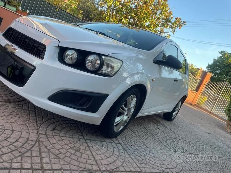 Usata Chevrolet Aveo 69 CV (50 kW) 2012 Bianco Utilitaria