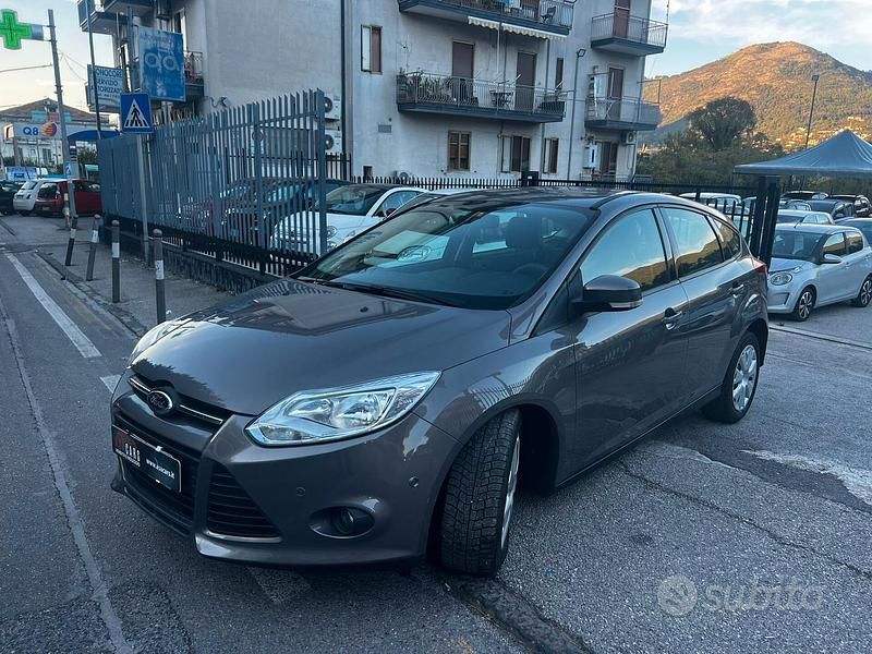 Usata Ford Focus 125 CV (91 kW) 2012 Grigio Berlina