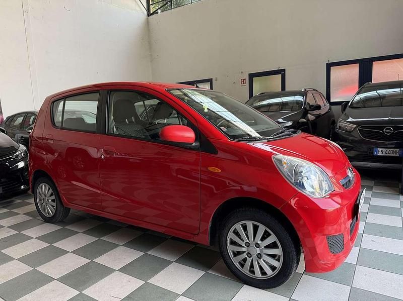 Usata Daihatsu Cuore SHO 69 CV (50 kW) 2010 Rosso Utilitaria