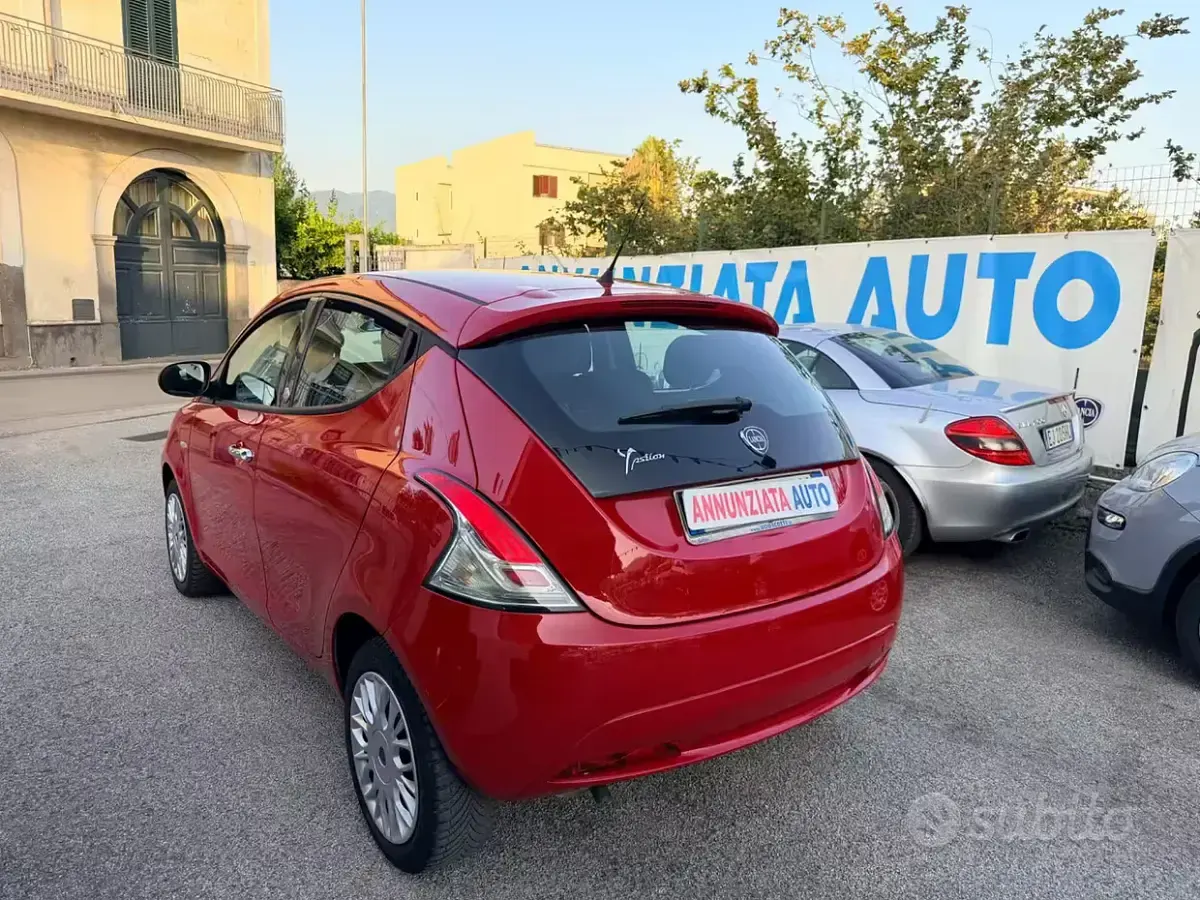 Usata Lancia Ypsilon 69 CV (50 kW) 2018 Rosso Utilitaria