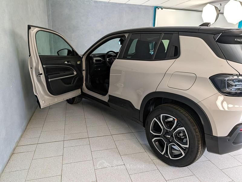 Nuova Jeep Avenger Summit 137 CV (100 kW) 2025 Gray SUV