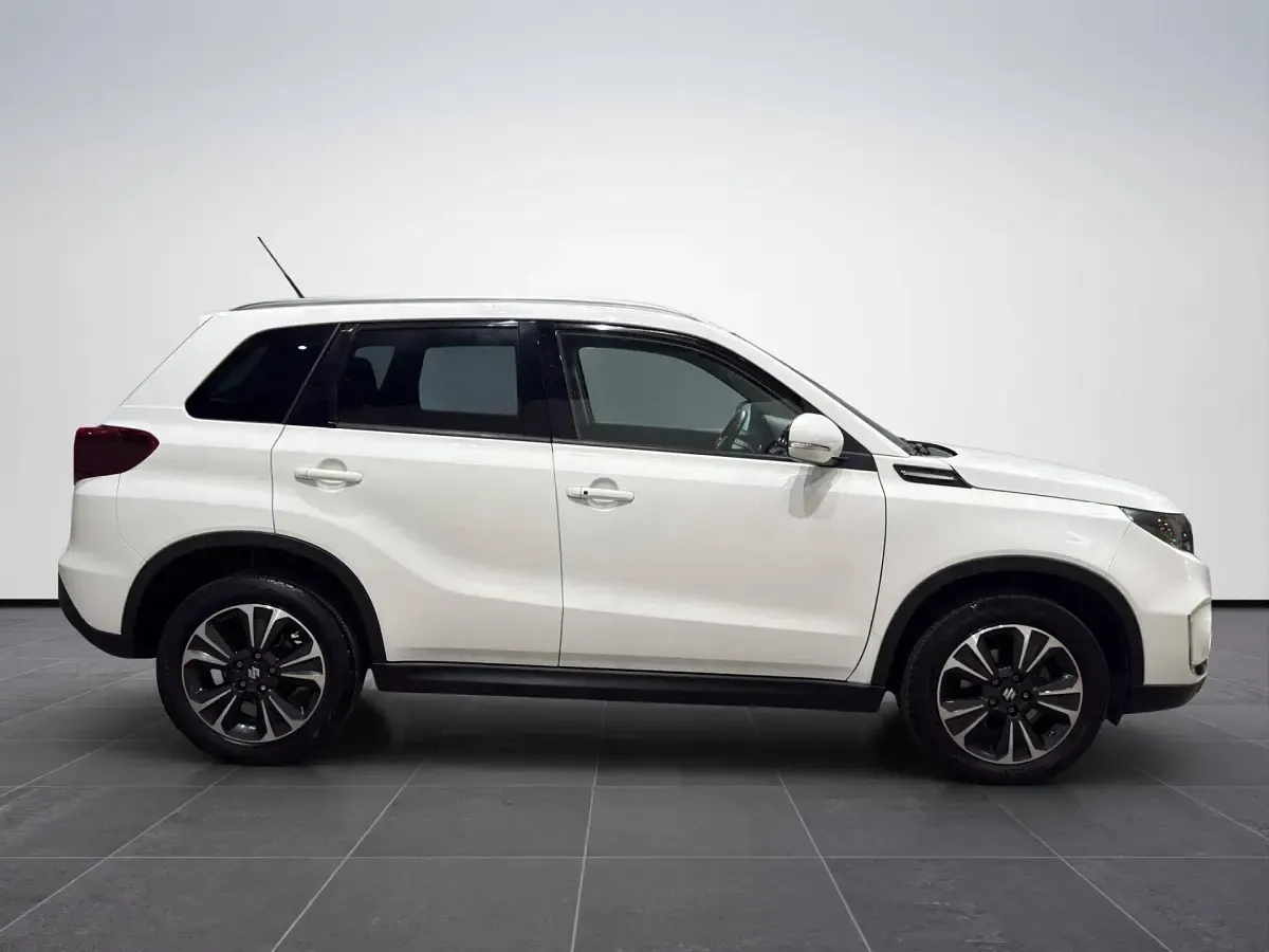 Usata Suzuki Vitara 129 CV (94 kW) 2023 Bianco SUV
