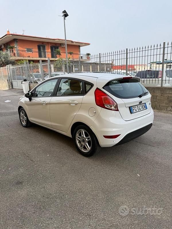 Usata Ford Fiesta Titanium 75 CV (55 kW) 2016 Bianco Berlina