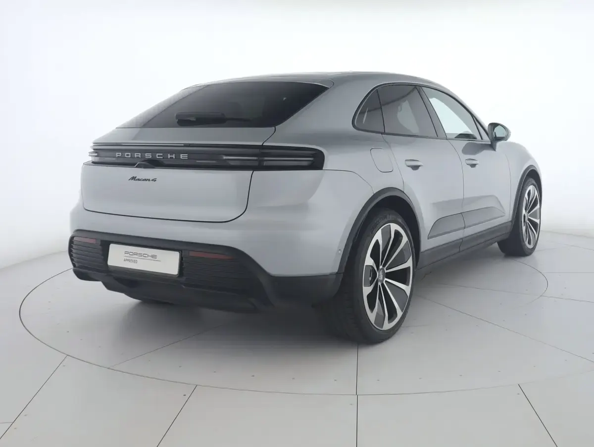 Usata Porsche Macan 197 CV (144 kW) 2025 Argento dolomite metallizzato SUV