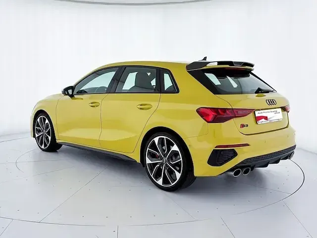 Usata Audi S3 Comfort 310 CV (228 kW) 2022 R1 giallo pitone metallizzato Berlina