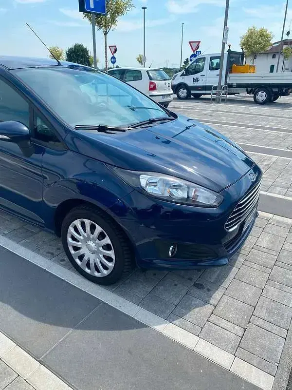 Usata Ford Fiesta 97 CV (71 kW) 2014 Bluazzurro Utilitaria
