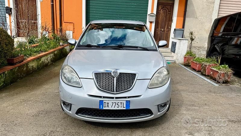 Usata Lancia Ypsilon 77 CV (56 kW) 2009 Grigio Utilitaria