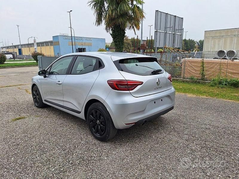 Begagnad Renault Clio V 101 HK (74 kW) 2021 Grå Sedan
