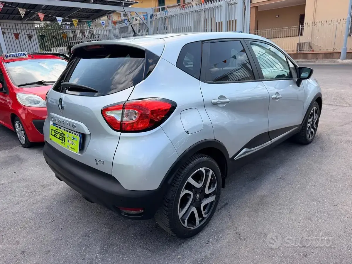 Usata Renault Captur 90 CV (66 kW) 2015 Grigio SUV