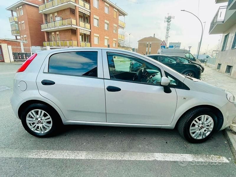Usata Fiat Grande Punto 77 CV (56 kW) 2016 Grigio Utilitaria